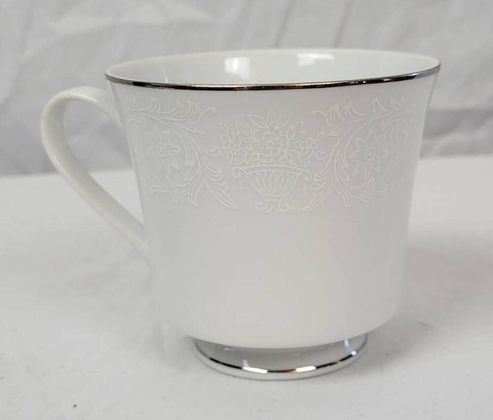 Crown Victoria Lovelace 3.25" Teacup
